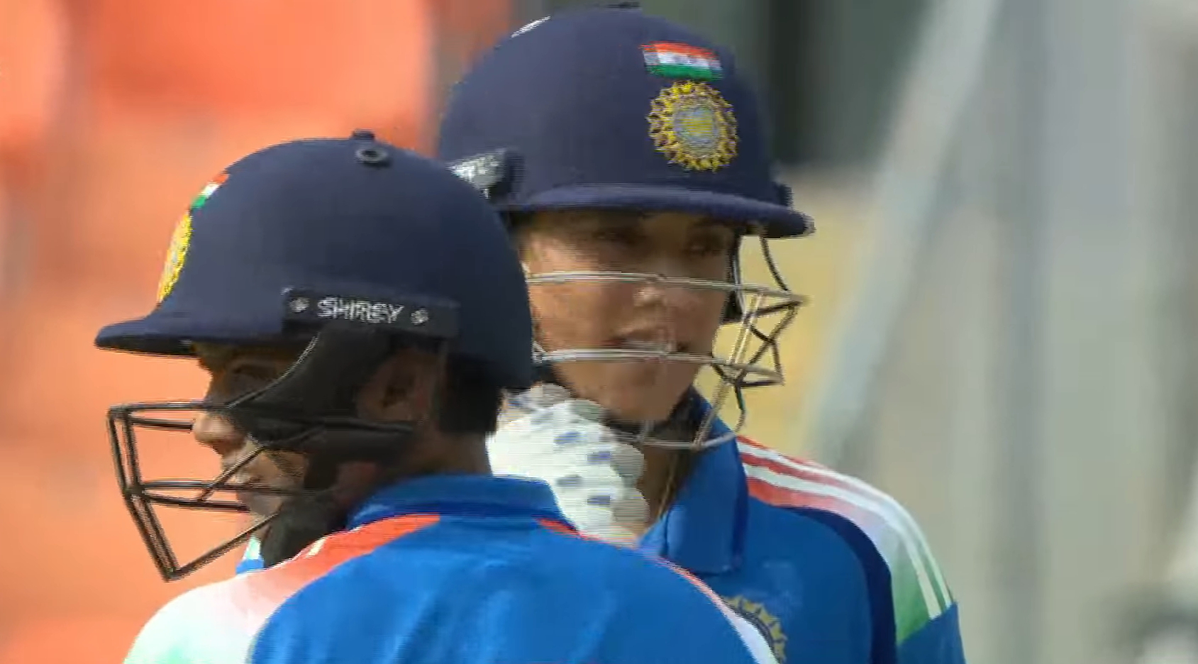 IND W vs AUS W 2nd ODI 2025 का मैच स्मृति मंधाना खेलते हुए